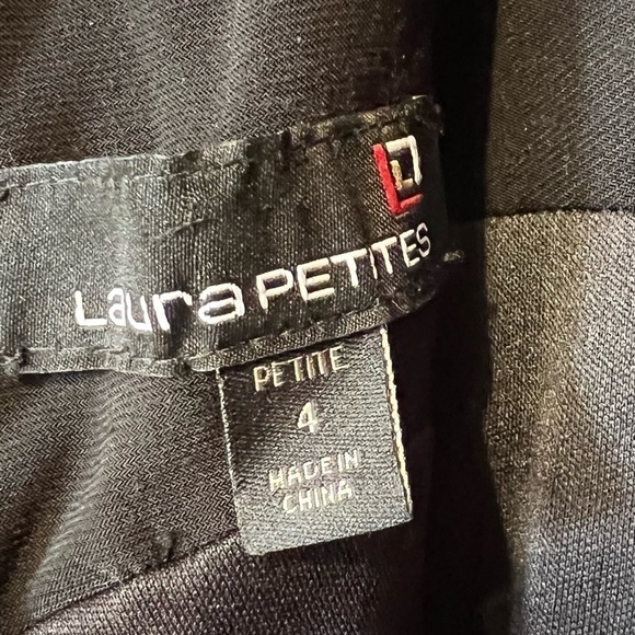 Laura Petites Fit & Flare Black with Detailed White Flowers, Size 4p, #71 - Picture 11 of 11